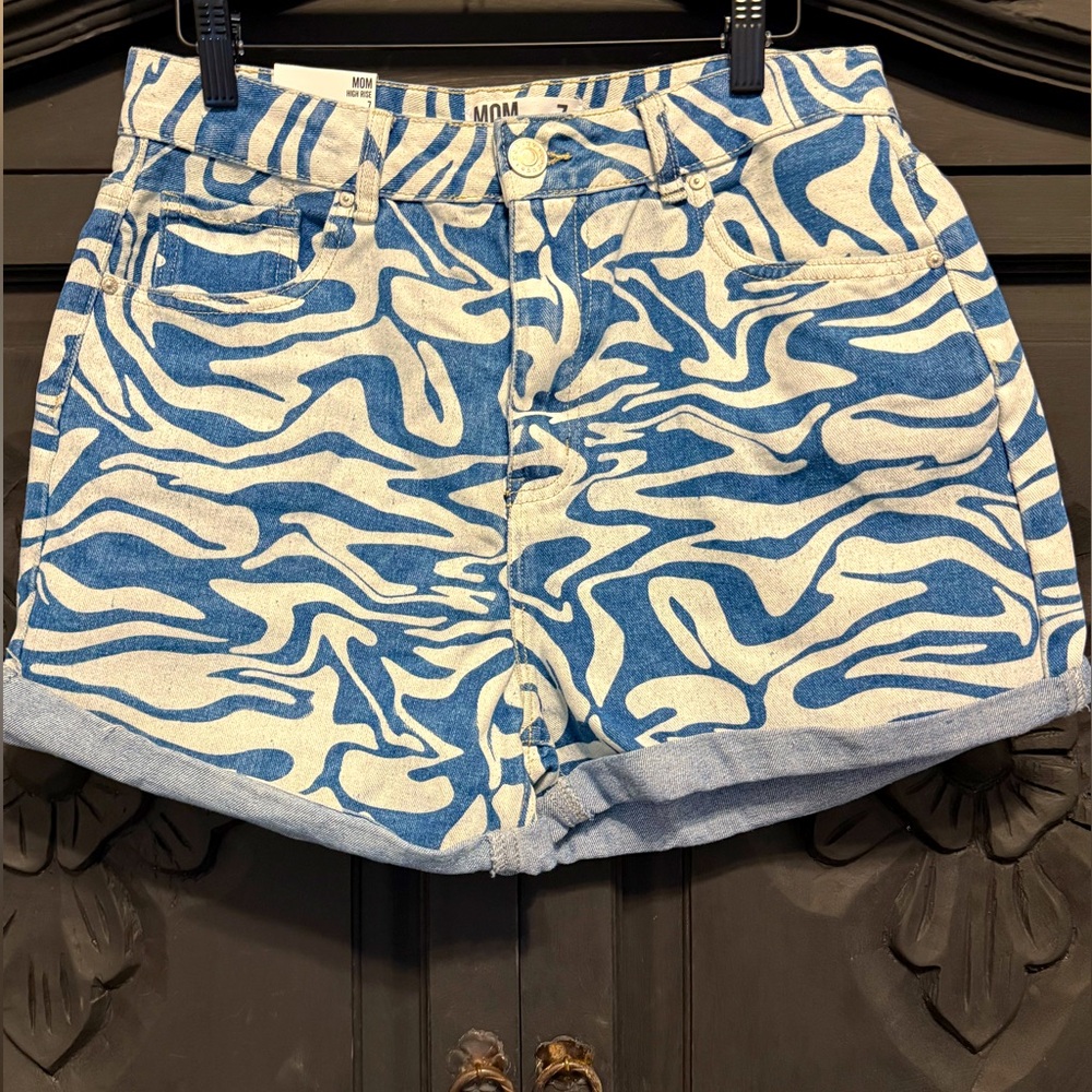MOM refuge DENIM High Rise Blue and White Patterned Women Shorts Size 7 NWT